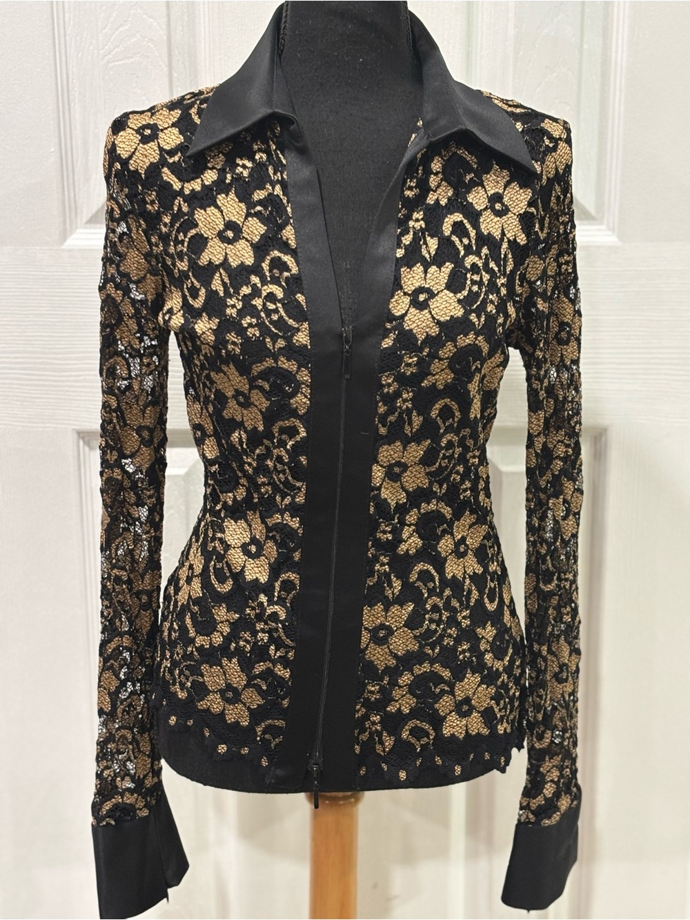 CACHE VINTAGE BLACK & GOLD FLORAL LACE ZIP UP BLOUSE SIZE M